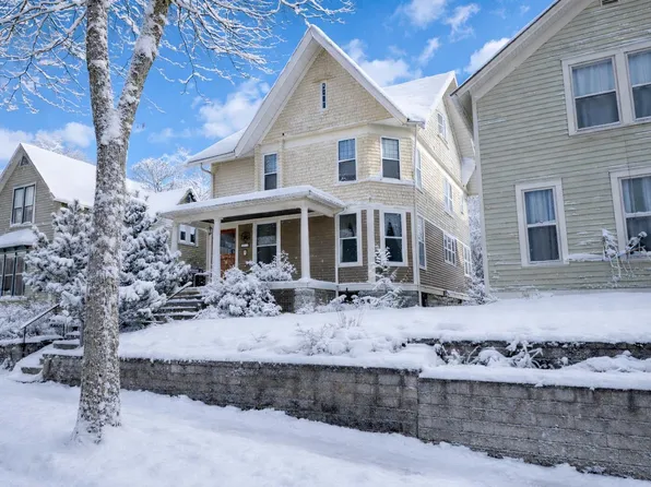 702 4th St E, Saint Paul, MN 55106