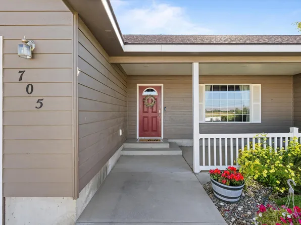 705 Cherry Ln, Grandview, WA 98930