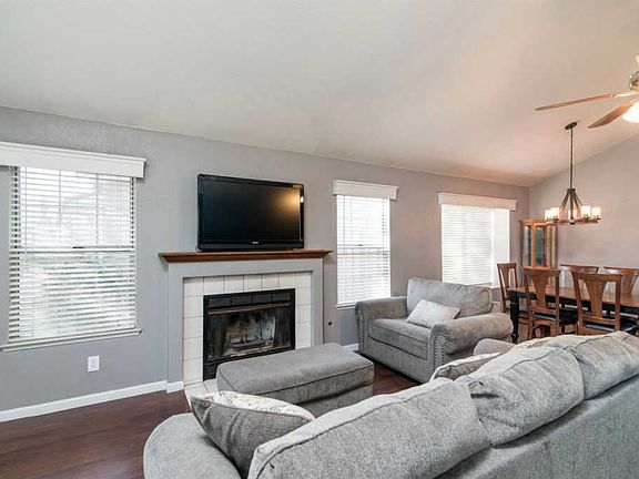 3rd image of 2194 E Chennault Ave