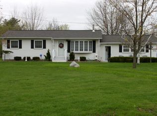 1558 Wiggins Rd, Fenton, MI 48430