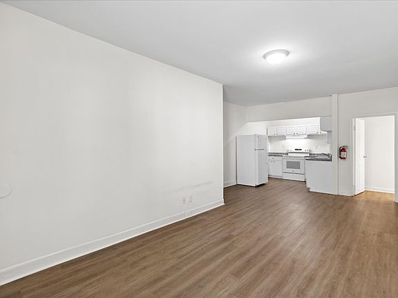 4th image of 417 N Delaware St #6