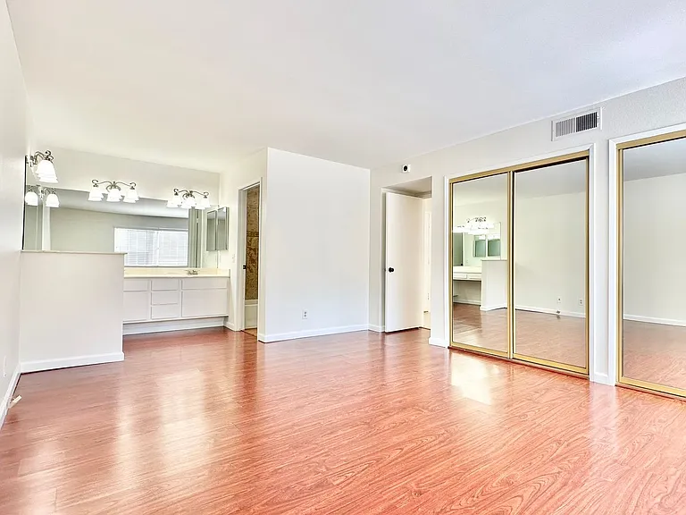 309 Ivy Ter — Photo 14