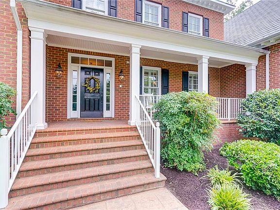 4th image of 2943 Royal Crest Dr