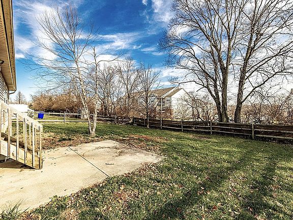 2nd image of 7662 Sycamore Woods Ln