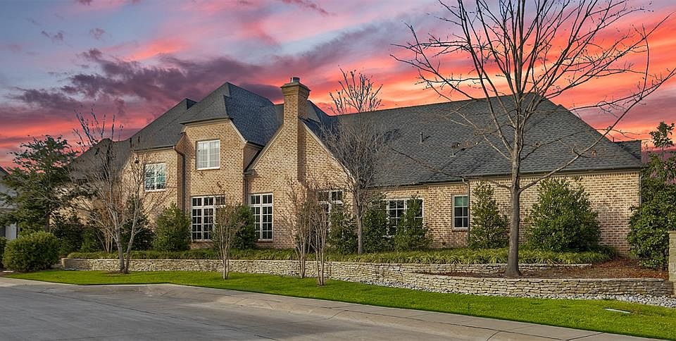 1st image of 32 Fawn Wood Dr