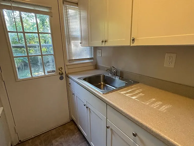 2856 Fairhaven Ave — Photo 7
