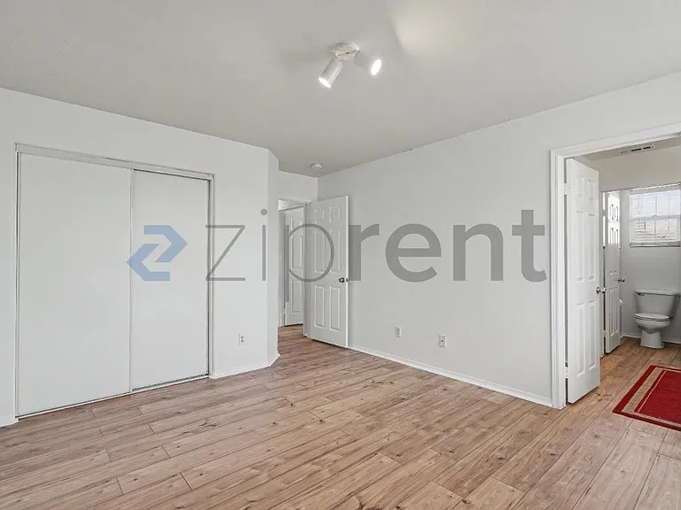 1854 Bankstown Way — Photo 33