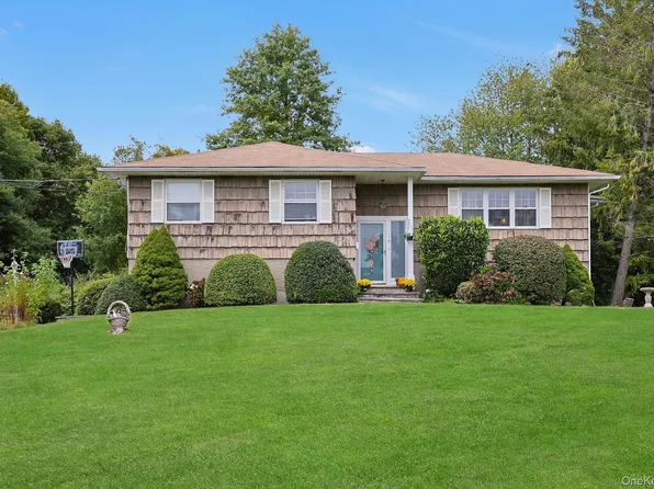 15 Reeback Drive, Valhalla, NY 10595