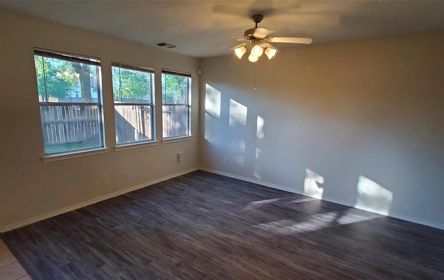 3 bed, 2.5 bath, 1645 sqft, $2,000 — Photo 4