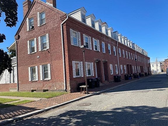 4th image of 11 Center St