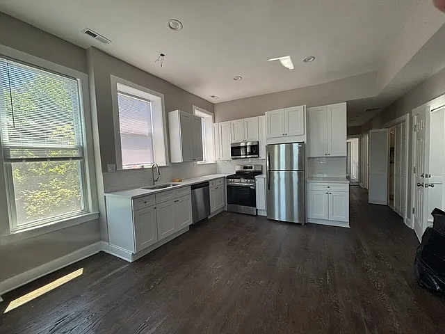 1860 N Hoyne Ave #2W — Photo 1