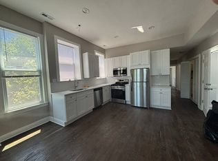 1860 N Hoyne Ave #2W, Chicago, IL 60647