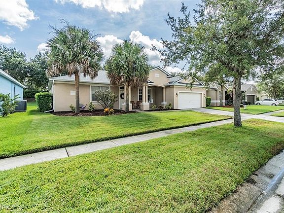 4th image of 11704 Holly Creek Dr