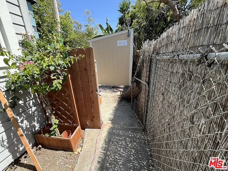 424 N Venice Blvd #B — Photo 15