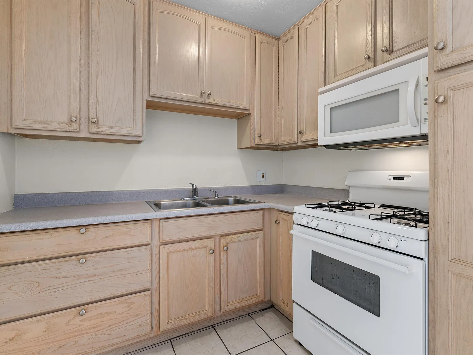 151 South Myers Street — Photo 3