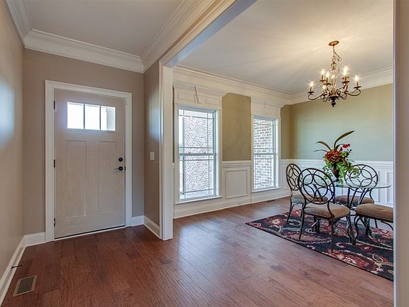 4th image of 3010 Landview Dr