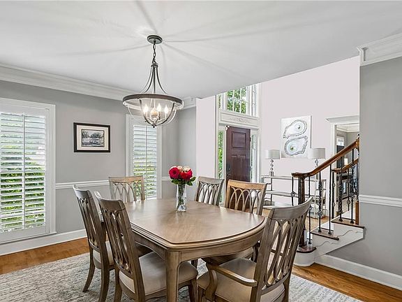 5th image of 801 Bedford Oaks Dr