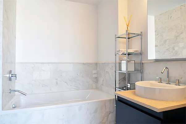 Sold by (Legacy) Elegran | media 16