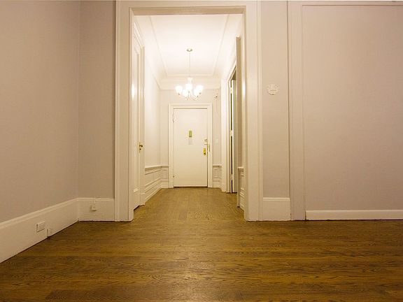2nd image of 162 W 54th St APT 5B