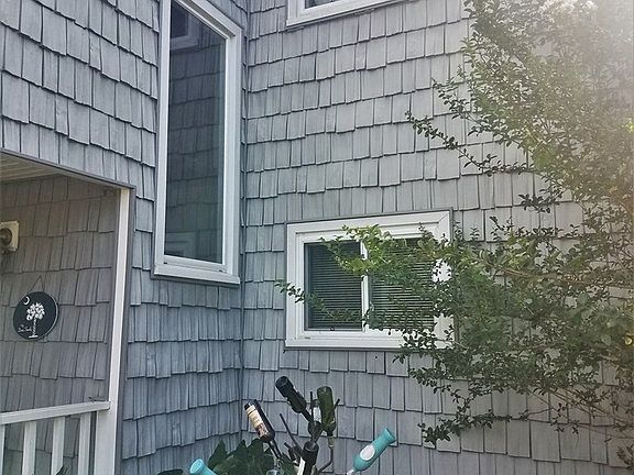 3rd image of 223 Greenway Dr