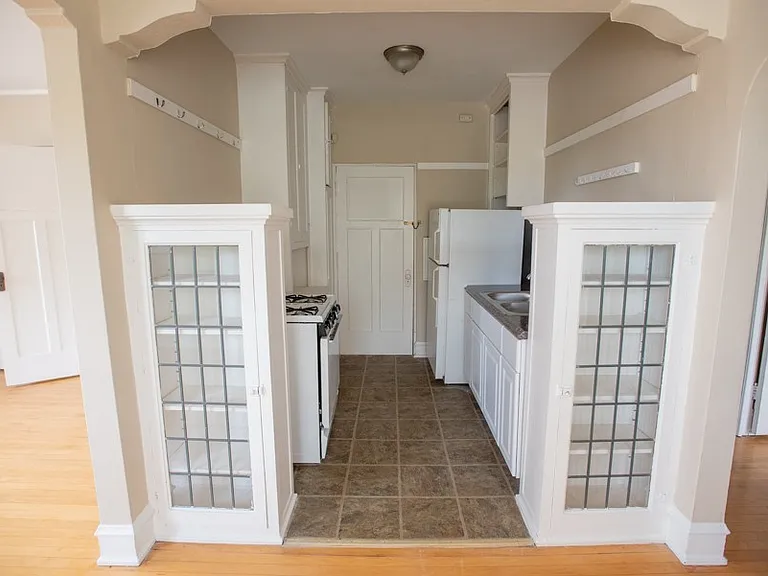 1720 E Newton Apartments — Photo 17