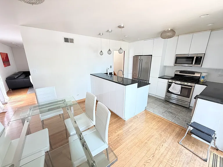 5557 S Harper Ave — Photo 11