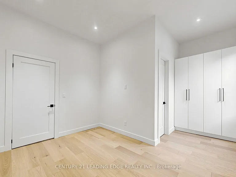679 Woodbine Ave E #2 — Photo 20