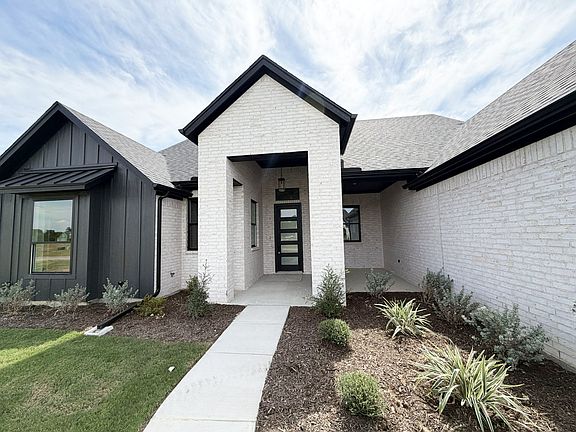 2nd image of 1102 Silver Sage Trl