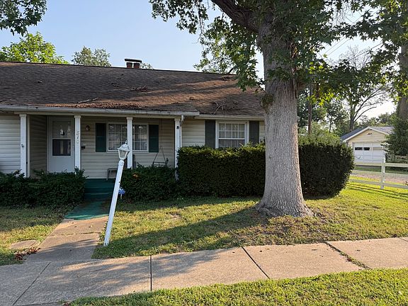 3rd image of 810 E 7th St