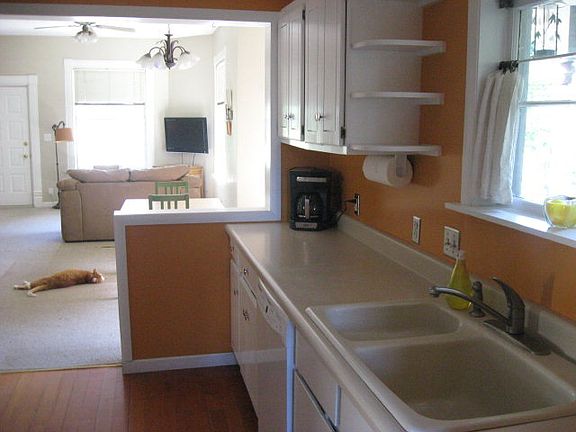 4th image of 816 E Alder St