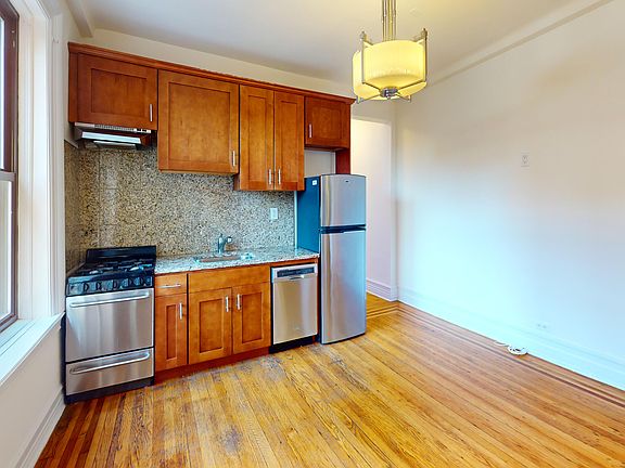 5th image of 245 W 51st St APT 702