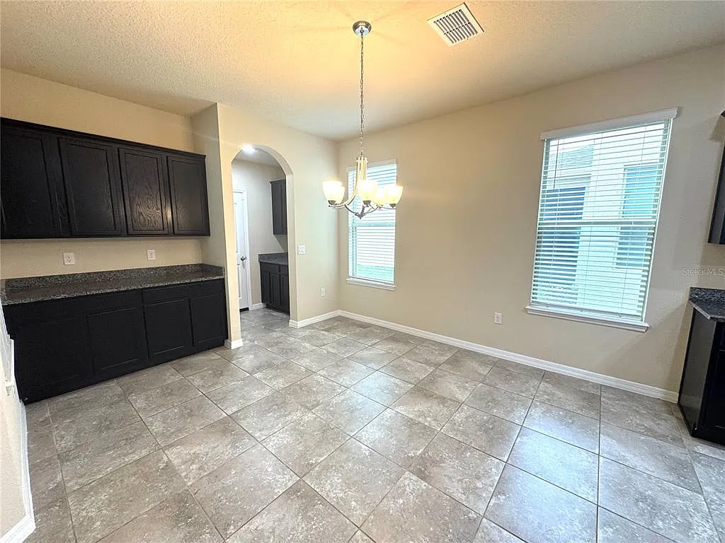 4 bed, 3.5 bath, 2477 sqft, $3,200 — Photo 3