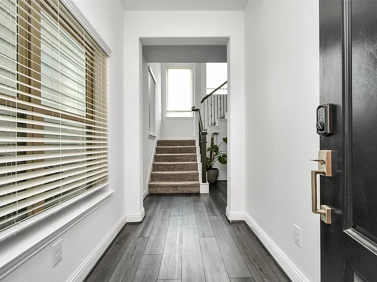 11012 Mikula Dr — Photo 28