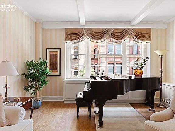 5th image of 130 E 67th St #5D