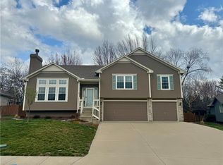 3213 SW Alice Ln, Lees Summit, MO 64082