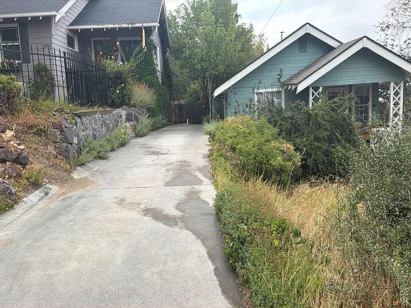 3rd image of 2042 Melrose St