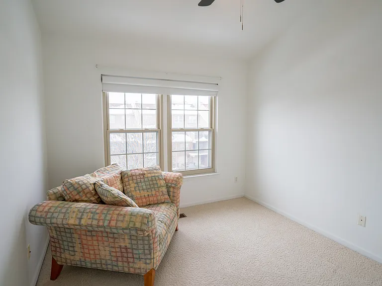 Bedroom 2 (Lounge chair included)