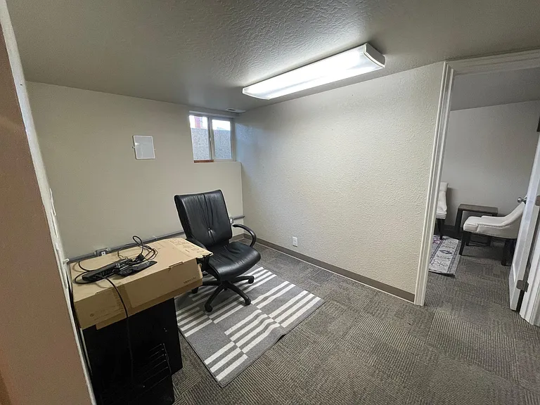 1225 N Main St — Photo 32