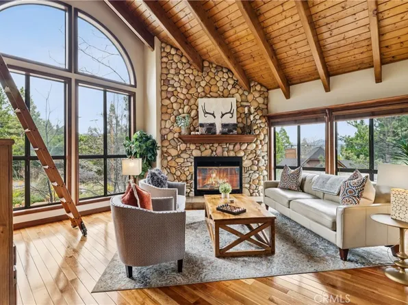 892 Nadelhorn Dr, Lake Arrowhead, CA 92352