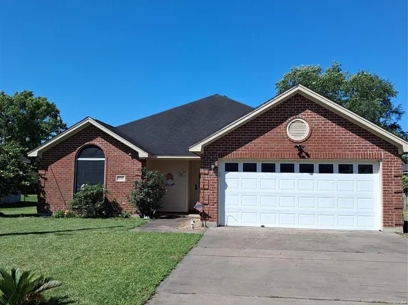 1035 N Colbert St, Dayton, TX 77535