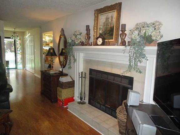 3rd image of 2325 Lakeshore Dr