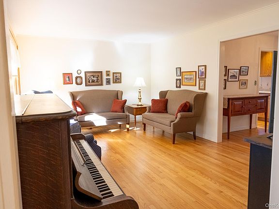 4th image of 67 E Willow Street