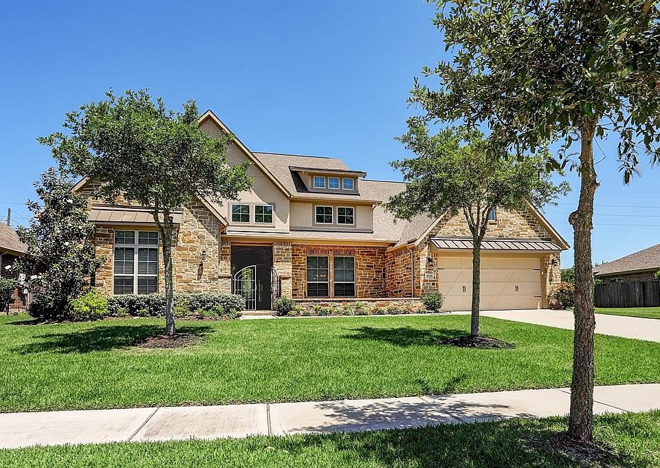 Welcome Home! This gorgeous home, located on 21226 Whistle Wood Dr, is a must see.