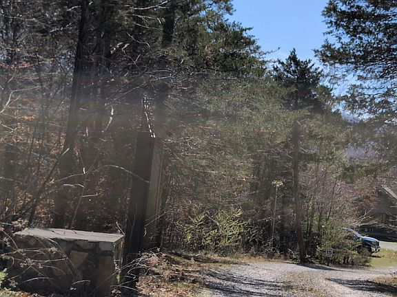 3rd image of 1942 Tree Tops Ln