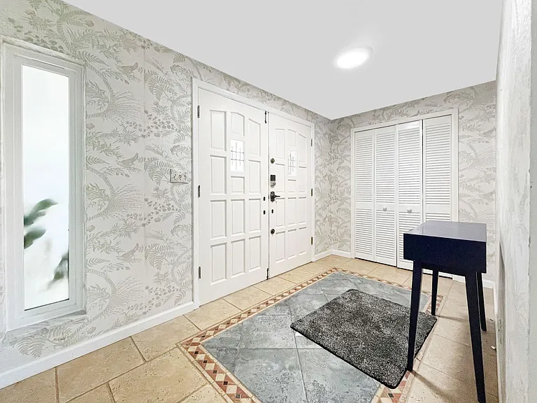 1031 Honeysuckle Rd — Photo 3