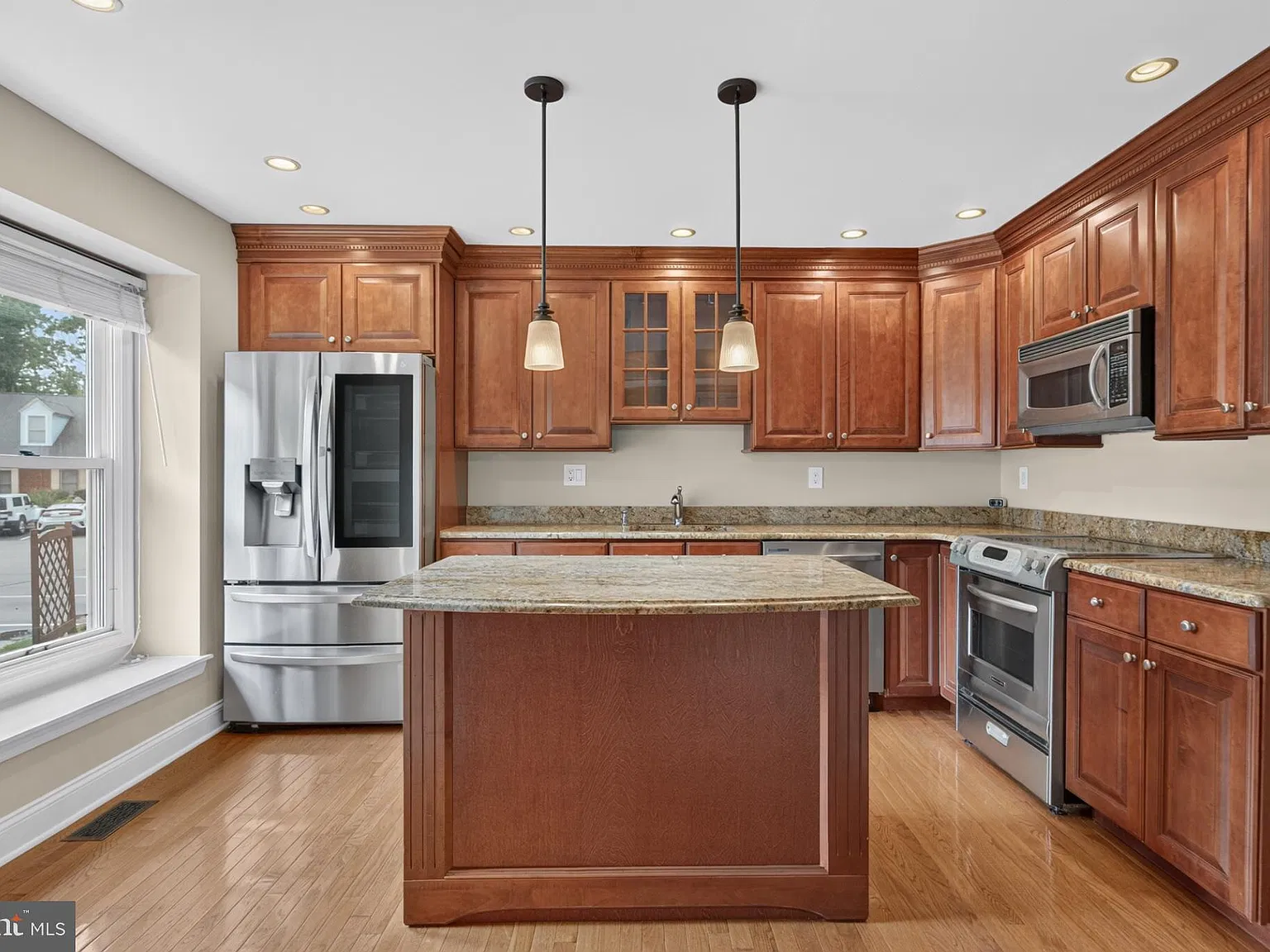 3 bed, 2.5 bath, 1508 sqft, $2,950 — Photo 3