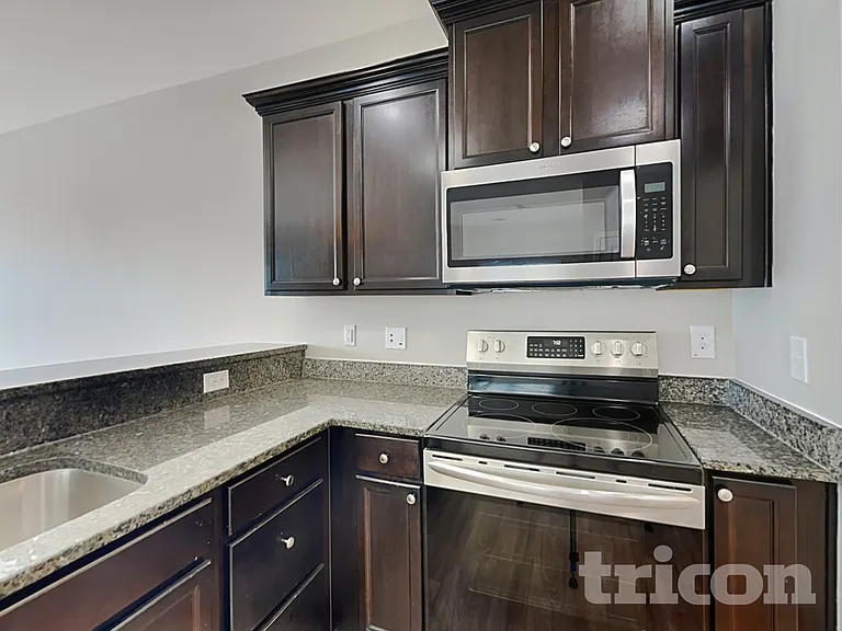 409 Eastfair Dr — Photo 5