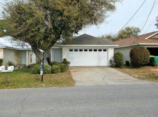 16 2nd St, Shalimar, FL 32579