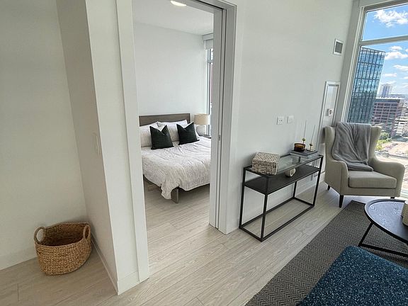 4th image of 200 N Jefferson St #2812