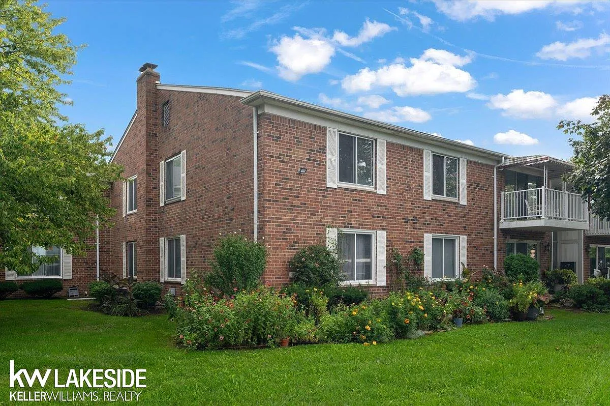 3 bed, 2.0 bath, 1120 sqft, $1,950 — Photo 2